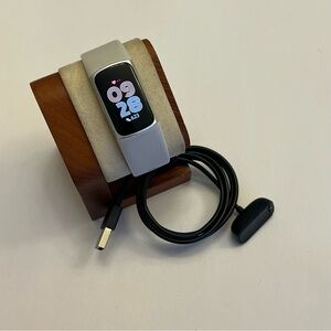 Fitbit Charge 6 (excellent condition, tested, Charger included))